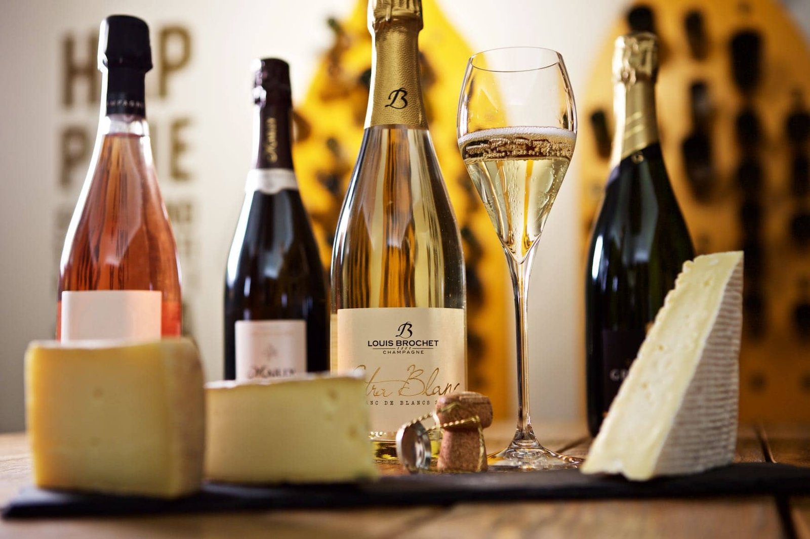 Champagner und K&auml;se bei einer Verkostung