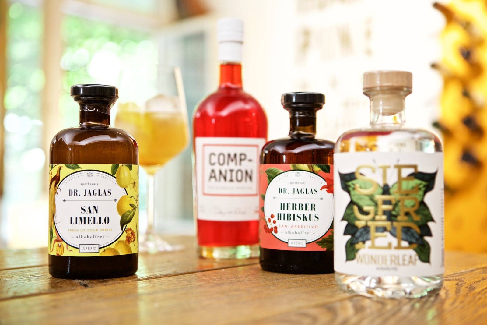 Alkoholfreie Aperitifs von Dr. Jaglas